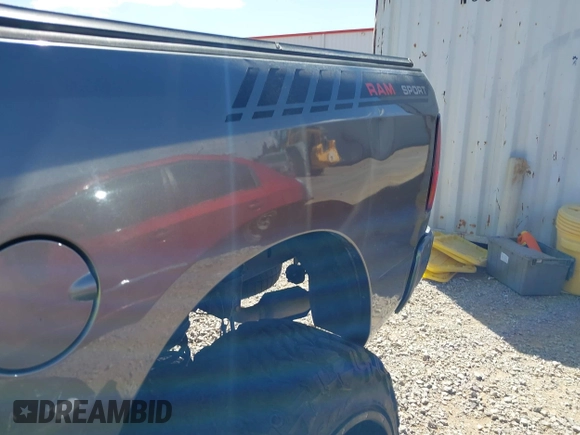 2013 Ram 1500 Express z VIN 1C6RR6KT8DS538406, wystawiony jako IAAI lot #41774359 z przebiegiem 154 338 mil mil oraz . Historia ofert i sprzedaży dostępna na DreamBid. Obrazek 6.
