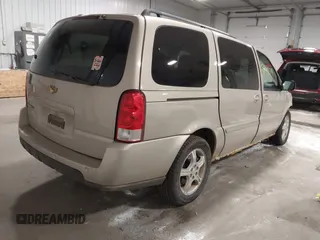 2007 Chevrolet Uplander 2LT z VIN 1GNDV33147D107927, wystawiony jako IAAI lot #41999541 z przebiegiem 146 655 mil mil oraz . Historia ofert i sprzedaży dostępna na DreamBid. Obrazek 4.