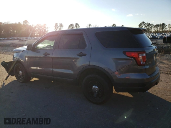 2018 Ford Police Interceptor Utility z VIN 1FM5K8AT7JGA57808, wystawiony jako Copart lot #82631264 z przebiegiem 123 019 mil mil oraz Szkoda całkowita • Salvage title. Historia ofert i sprzedaży dostępna na DreamBid. Obrazek 2.