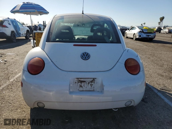 1999 Volkswagen Beetle GLS z VIN 3VWCA21C6XM406433, wystawiony jako Copart lot #46866815 z przebiegiem 64 045 mil mil oraz Czysty tytuł • Clean title. Historia ofert i sprzedaży dostępna na DreamBid. Obrazek 6.