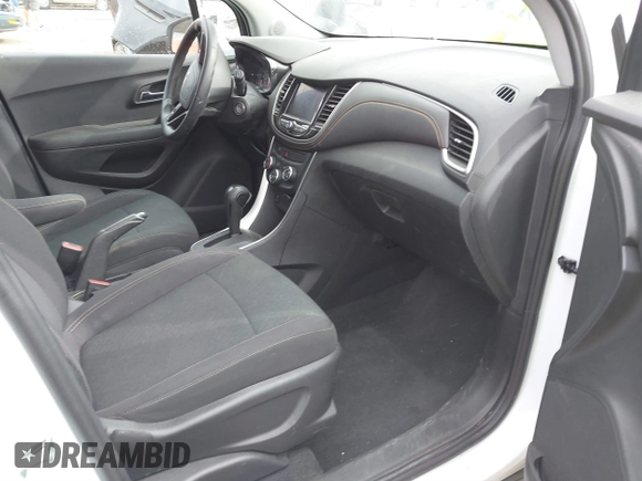 2020 Chevrolet Trax LS with VIN 3GNCJKSB3LL327950, listed as a IAAI auction lot 41827458 with 14,824 mi miles. Bid and sale history available at carsss.com. Image 5.