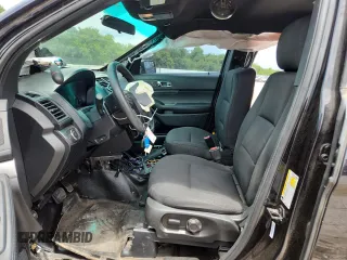 2017 Ford Police Interceptor Utility с VIN 1FM5K8AR6HGA63727, выставлен на аукционе Copart как лот 63182595 с пробегом 114 428 миль миль и Списание • Salvage title. История ставок и продаж доступна на DreamBid. Изображение 7.