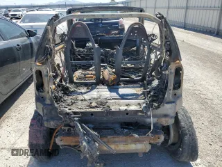 2009 Smart fortwo Passion z VIN WMEEK31X99K211682, wystawiony jako Copart lot #54110385 z przebiegiem Nie podano mil oraz Szkoda całkowita • Salvage title. Historia ofert i sprzedaży dostępna na DreamBid. Obrazek 6.