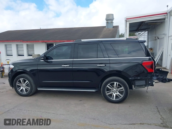 2022 Ford Expedition Limited with VIN 1FMJU1KT5NEA67706, listed as a IAAI auction lot 41562460 with 36,692 mi miles. Bid and sale history available at carsss.com. Image 15.