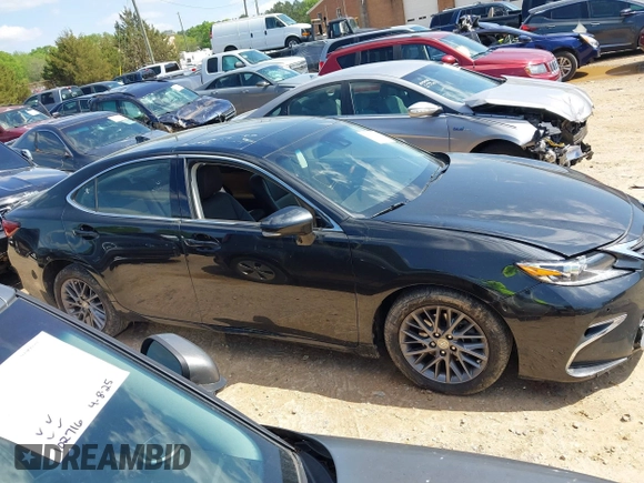 2018 Lexus ES 350 z VIN 58ABK1GG9JU104173, wystawiony jako IAAI lot #41968957 z przebiegiem 83 624 mil mil oraz . Historia ofert i sprzedaży dostępna na DreamBid. Obrazek 13.