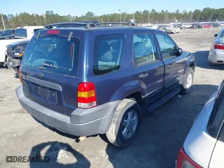 2003 Ford Escape XLS Popular with VIN 1FMYU02133KA02990, listed as a IAAI auction lot 41803174 with 140,792 mi miles. Bid and sale history available at carsss.com. Image 4.