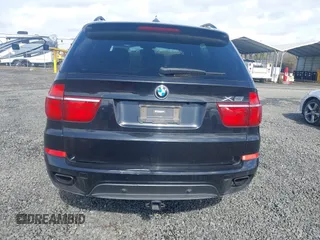 2013 BMW X5 xDrive50i z VIN 5UXZV8C51DL426944, wystawiony jako IAAI lot #41911303 z przebiegiem 106 266 mil mil oraz . Historia ofert i sprzedaży dostępna na DreamBid. Obrazek 16.