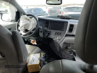 2018 Toyota Sienna XLE with VIN 5TDDZ3DC7JS191170, listed as a Copart auction lot 53964235 with 0 mi miles and Clean Title. Bid and sale history available at carsss.com. Image 8.