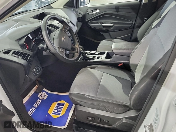 2018 Ford Escape SE z VIN 1FMCU9GD4JUA76194, wystawiony jako IAAI lot #42421138 z przebiegiem 47 896 mil mil oraz . Historia ofert i sprzedaży dostępna na DreamBid. Obrazek 6.