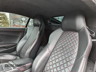 2018 Audi R8 V10 z VIN WUAEAAFX3J7900500, wystawiony jako Copart lot #45354755 z przebiegiem 33 376 mil mil oraz Czysty tytuł • Clean title. Historia ofert i sprzedaży dostępna na DreamBid. Obrazek 6.