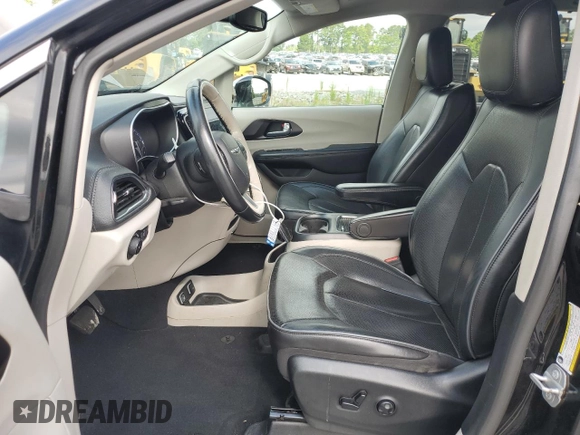 2020 Chrysler Pacifica Limited with VIN 2C4RC1GG5LR276370, listed as a Copart auction lot 61098805 with 150,700 mi miles and Salvage title. Bid and sale history available at DreamBid. Image 7.