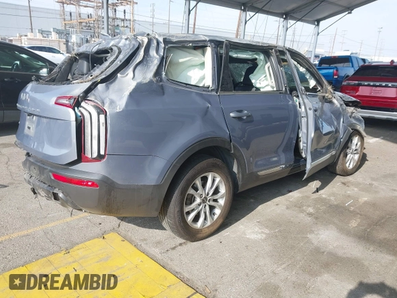 2022 Kia Telluride LX with VIN 5XYP2DHC7NG221269, listed as a IAAI auction lot 42045042 with 42,294 mi miles and . Bid and sale history available at DreamBid. Image 4.