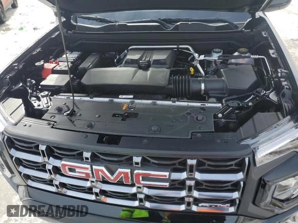 2024 GMC Canyon 4WD AT4 z VIN 1GTP6DEK7R1219298, wystawiony jako Copart lot #46954975 z przebiegiem 5325 mil mil oraz Szkody całkowita. Historia ofert i sprzedaży dostępna na DreamBid. Obrazek 11.
