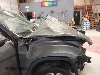 2018 Volkswagen Atlas SE with VIN 1V2LR2CA5JC521085, listed as a IAAI auction lot 42322031 with 100,262 mi miles and . Bid and sale history available at DreamBid. Image 6.