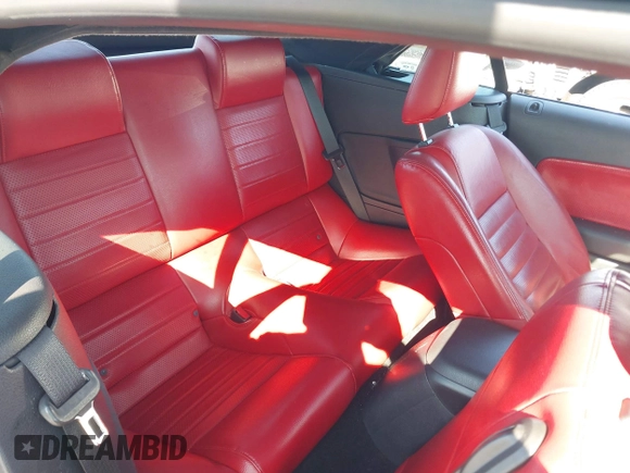 2005 Ford Mustang GT Deluxe с VIN 1ZVFT85H355174523, выставлен на аукционе IAAI как лот 42532902 с пробегом 61 406 миль миль и . История ставок и продаж доступна на DreamBid. Изображение 8.