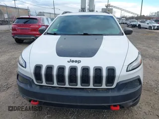 2017 Jeep Cherokee Trailhawk z VIN 1C4PJMBS4HW647835, wystawiony jako IAAI lot #41375077 z przebiegiem 87 208 mil mil oraz . Historia ofert i sprzedaży dostępna na DreamBid. Obrazek 12.
