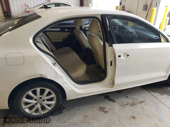 2013 Volkswagen Jetta SE with VIN 3VWDP7AJ0DM439860, listed as a IAAI auction lot 42145085 with 96,247 mi miles and . Bid and sale history available at DreamBid. Image 6.