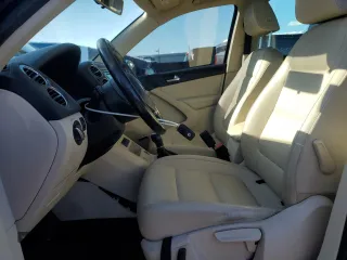 2015 Volkswagen Tiguan SE z VIN WVGBV7AX9FW516731, wystawiony jako Copart lot #49508815 z przebiegiem 172 072 mil mil oraz Szkoda całkowita • Salvage title. Historia ofert i sprzedaży dostępna na DreamBid. Obrazek 7.