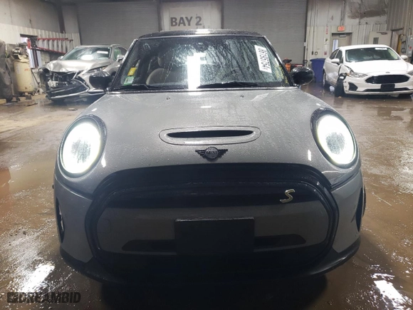 2022 MINI Hardtop 2 Door Cooper SE with VIN WMW13DJ05N2R52504, listed as a Copart auction lot 86195754 with 12,827 mi miles and Salvage Title. Bid and sale history available at carsss.com. Image 5.
