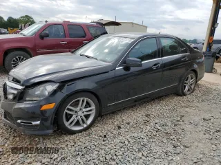 2013 Mercedes-Benz C 250 Sport z VIN WDDGF4HB4DR276831, wystawiony jako Copart lot #54736335 z przebiegiem 270 883 mil mil oraz Szkoda całkowita • Salvage title. Historia ofert i sprzedaży dostępna na DreamBid. Obrazek 1.