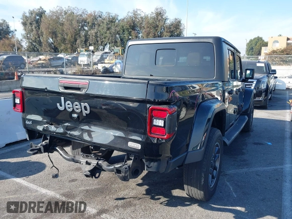 2020 Jeep Gladiator Overland with VIN 1C6HJTFG7LL139980, listed as a IAAI auction lot 40713794 with 33,560 mi miles and . Bid and sale history available at DreamBid. Image 4.
