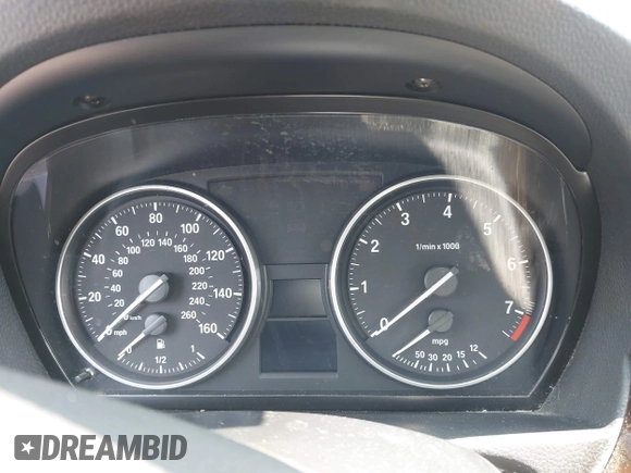2011 BMW 3 Series 328i xDrive z VIN WBAPK5C58BA660052, wystawiony jako IAAI lot #42661491 z przebiegiem Nie podano mil oraz . Historia ofert i sprzedaży dostępna na DreamBid. Obrazek 7.