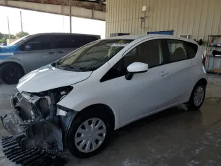 2016 Nissan Note SV z VIN 3N1CE2CP5GL388085, wystawiony jako Copart lot #57430985 z przebiegiem 76 417 mil mil oraz Szkoda całkowita • Salvage title. Historia ofert i sprzedaży dostępna na DreamBid. Obrazek 1.