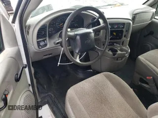 2005 Chevrolet Astro Cargo z VIN 1GCDM19X05B106424, wystawiony jako Copart lot #44322575 z przebiegiem 248 387 mil mil oraz Szkody całkowita. Historia ofert i sprzedaży dostępna na DreamBid. Obrazek 8.