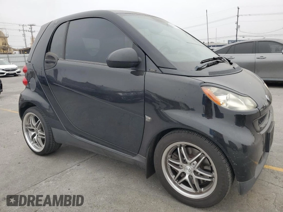 2008 Smart fortwo Pure z VIN WMEEJ31X38K139671, wystawiony jako Copart lot #60278585 z przebiegiem 110 392 mil mil oraz Czysty tytuł • Clean title. Historia ofert i sprzedaży dostępna na DreamBid. Obrazek 4.