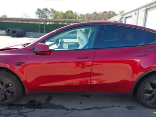 2024 Tesla Model Y z VIN 7SAYGDED4RF161518, wystawiony jako IAAI lot #41682252 z przebiegiem 6 844 mil mil oraz . Historia ofert i sprzedaży dostępna na DreamBid. Obrazek 15.
