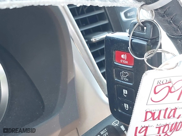 2019 Toyota Highlander SE with VIN 5TDJZRFH1KS603437, listed as a IAAI auction lot 41748341 with 67,814 mi miles. Bid and sale history available at carsss.com. Image 11.