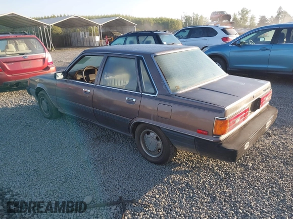 1985 Toyota Camry z VIN JT2SV12EXF0291360, wystawiony jako IAAI lot #42094530 z przebiegiem 426 444 mil mil oraz . Historia ofert i sprzedaży dostępna na DreamBid. Obrazek 3.