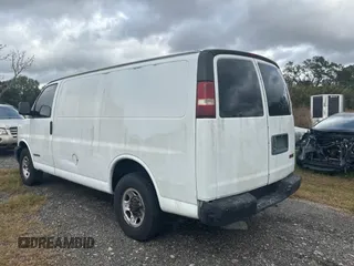 2003 GMC Savana Cargo Van with VIN 1GTHG35U431113170, listed as a Copart auction lot 84913304 with 293,807 mi miles and Clean Title. Bid and sale history available at carsss.com. Image 3.