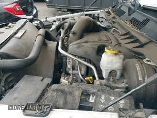 2019 Ram 1500 Big Horn z VIN 1C6RR7TT7KS662670, wystawiony jako IAAI lot #42707654 z przebiegiem 96 451 mil mil oraz . Historia ofert i sprzedaży dostępna na DreamBid. Obrazek 19.