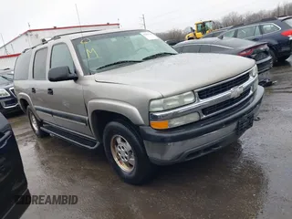 2003 Chevrolet Suburban LT with VIN 3GNFK16Z23G208162, listed as a IAAI auction lot 41508649 with 329,695 mi miles. Bid and sale history available at carsss.com. Image 1.