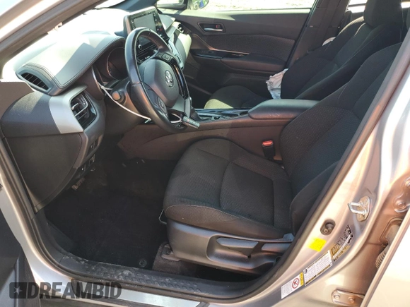 2019 Toyota C-HR XLE z VIN JTNKHMBX3K1050175, wystawiony jako Copart lot #52364415 z przebiegiem 69 811 mil mil oraz Szkoda całkowita • Salvage title. Historia ofert i sprzedaży dostępna na DreamBid. Obrazek 7.