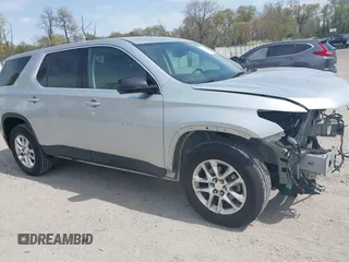 2019 Chevrolet Traverse LS z VIN 1GNERFKW9KJ266878, wystawiony jako IAAI lot #42097131 z przebiegiem 62 036 mil mil oraz . Historia ofert i sprzedaży dostępna na DreamBid. Obrazek 1.