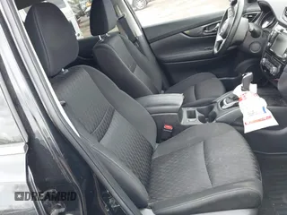 2020 Nissan Rogue SV z VIN KNMAT2MT0LP514535, wystawiony jako IAAI lot #42259711 z przebiegiem 63 339 mil mil oraz . Historia ofert i sprzedaży dostępna na DreamBid. Obrazek 5.