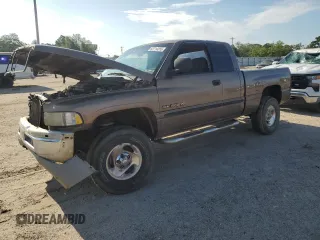 2000 Dodge 1500 z VIN 1B7HF13Z9YJ150874, wystawiony jako Copart lot #62714255 z przebiegiem 173 515 mil mil oraz Szkoda całkowita • Salvage title. Historia ofert i sprzedaży dostępna na DreamBid. Obrazek 1.