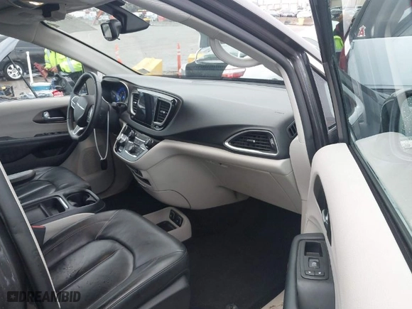 2017 Chrysler Pacifica Touring-L with VIN 2C4RC1BG6HR621887, listed as a IAAI auction lot 41794409 with NaN miles. Bid and sale history available at carsss.com. Image 5.