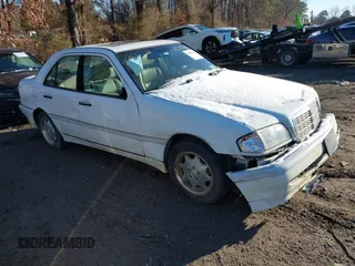 1998 Mercedes-Benz C 230/260/280/320 z VIN WDBHA29G6WA618727, wystawiony jako IAAI lot #41179808 z przebiegiem 126 713 mil mil oraz . Historia ofert i sprzedaży dostępna na DreamBid. Obrazek 1.