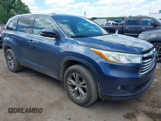 2014 Toyota Highlander XLE z VIN 5TDJKRFH6ES024002, wystawiony jako IAAI lot #42364976 z przebiegiem 134 957 mil mil oraz . Historia ofert i sprzedaży dostępna na DreamBid. Obrazek 1.