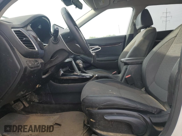 2022 Kia Seltos S z VIN KNDEUCAAXN7296906, wystawiony jako Copart lot #55474555 z przebiegiem 41 059 mil mil oraz Szkoda całkowita • Salvage title. Historia ofert i sprzedaży dostępna na DreamBid. Obrazek 7.
