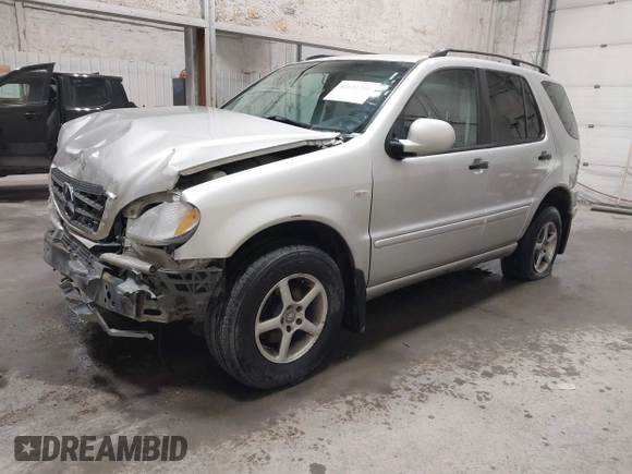 2000 Mercedes-Benz M 320/430/500 with VIN 4JGAB54E4YA199556, listed as a IAAI auction lot 42111380 with 155,061 mi miles and . Bid and sale history available at carsss.com. Image 17.