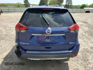 2017 Nissan Rogue SV z VIN KNMAT2MT4HP558206, wystawiony jako Copart lot #52620485 z przebiegiem Nie podano mil oraz Nie do naprawy. Historia ofert i sprzedaży dostępna na DreamBid. Obrazek 6.