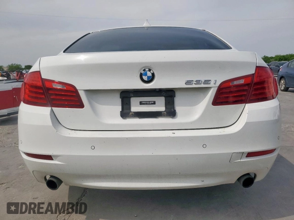 2014 BMW 5 Series 535i z VIN WBA5B1C59ED482543, wystawiony jako Copart lot #53393975 z przebiegiem 123 837 mil mil oraz Czysty tytuł • Clean title. Historia ofert i sprzedaży dostępna na DreamBid. Obrazek 6.