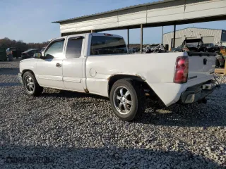 2003 Chevrolet Silverado 1500 LT with VIN 2GCEC19T031182338, listed as a Copart auction lot 84427524 with 112,460 mi miles and Salvage Title. Bid and sale history available at carsss.com. Image 2.