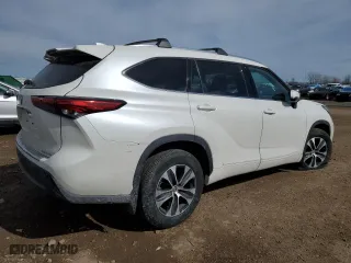 2020 Toyota Highlander XLE with VIN 5TDHZRBH8LS048346, listed as a Copart auction lot 46923375 with 20,168 mi miles and Salvage Title. Bid and sale history available at carsss.com. Image 3.