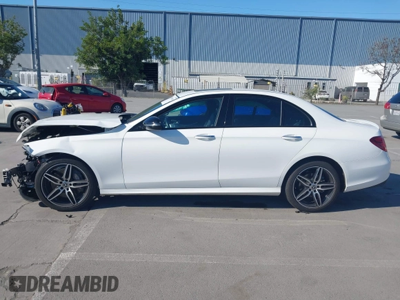 2019 Mercedes-Benz E 300 with VIN WDDZF4JB1KA686212, listed as a IAAI auction lot 41891840 with 30,088 mi miles and . Bid and sale history available at DreamBid. Image 15.