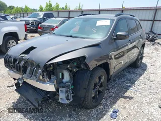 2018 Jeep Cherokee Latitude z VIN 1C4PJMCB8JD568944, wystawiony jako IAAI lot #42244217 z przebiegiem 34 945 mil mil oraz . Historia ofert i sprzedaży dostępna na DreamBid. Obrazek 17.